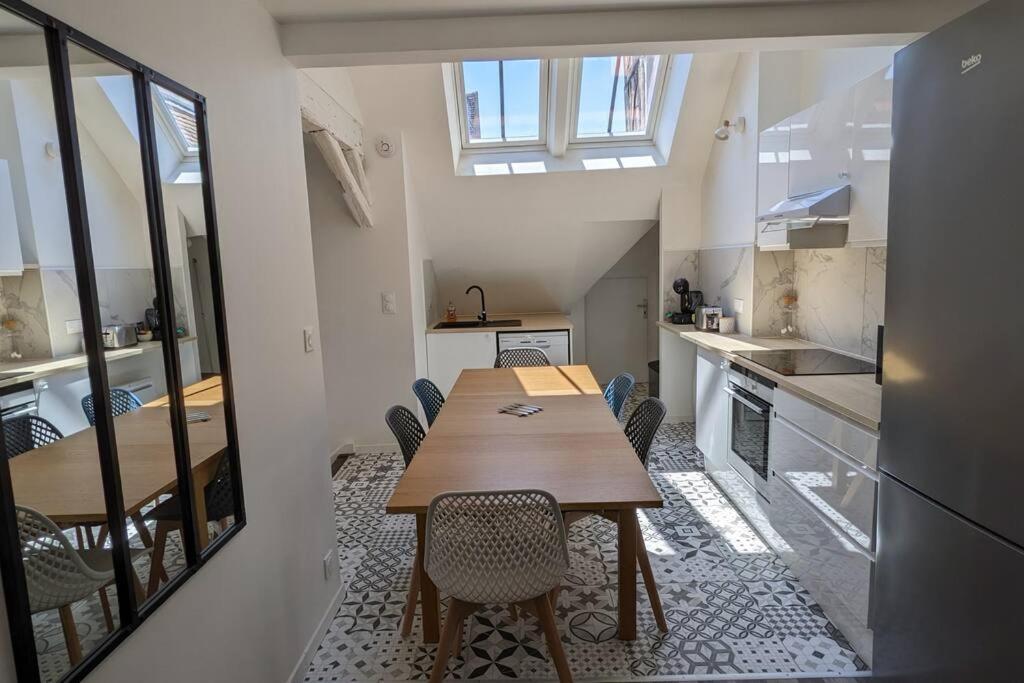 3 Appartements Premium Au Pied De La Cathedrale - Hypercentre Sens Bagian luar foto
